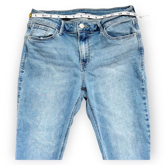 Old Navy Rockstar Super Skinny Light Blue Distressed Hem Denim Jeans. 8. - Picture 4 of 7